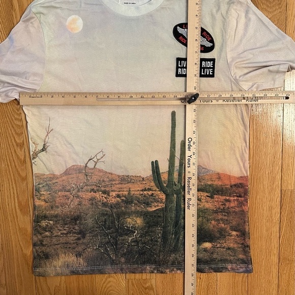 GUESS Men's Desert Sunset Cotton T-Shirt NWT embroidered patches logo Sz L - Picture 4 of 8